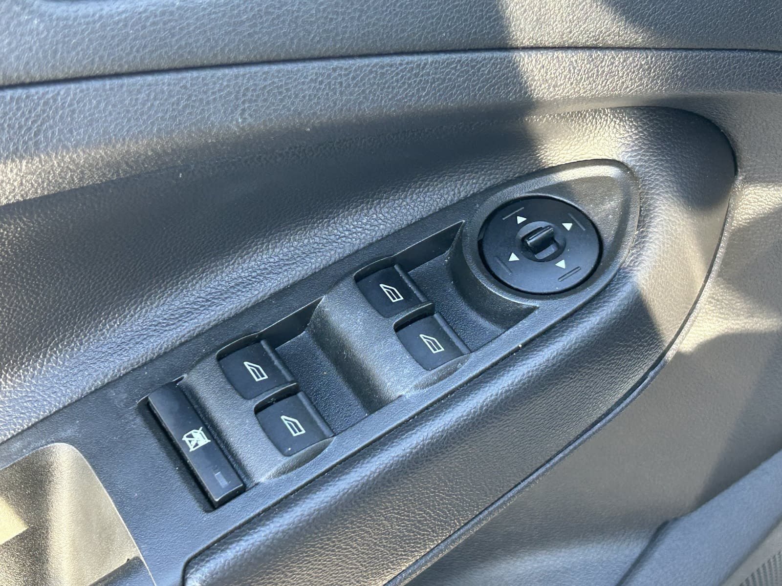 Used 2016 Ford Escape S FWD image 25