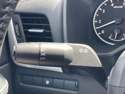 Used 2025 Nissan Rogue SV FWD image 22