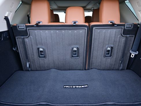 New 2026 Nissan Pathfinder Platinum image 13