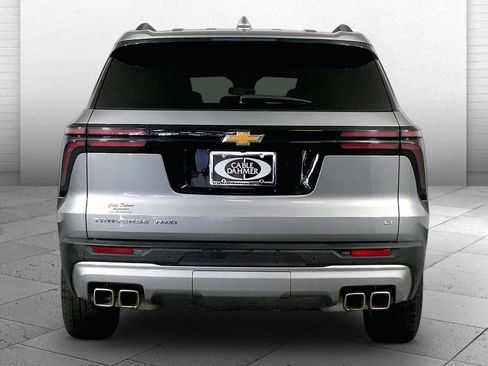 Used 2024 Chevrolet Traverse LT AWD/4WD image 3