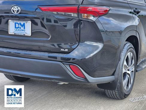Used 2022 Toyota Highlander XLE FWD image 14