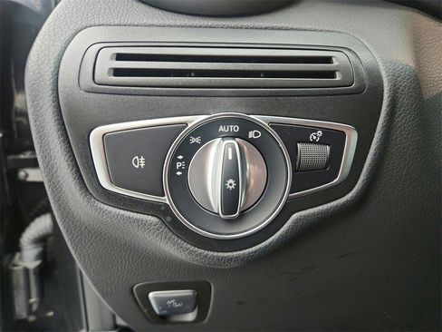 Used 2021 Mercedes-Benz GLC 300 4MATIC image 33