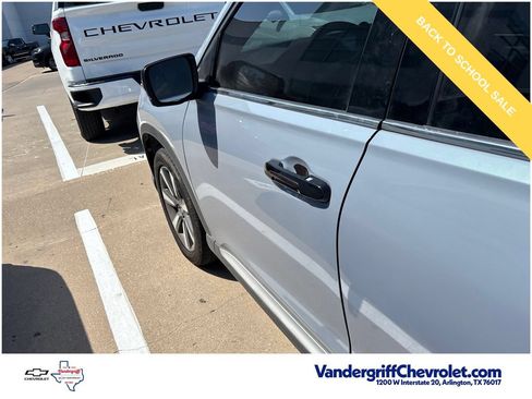Used 2025 Honda Pilot Touring image 11