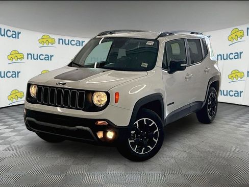 Used 2023 Jeep Renegade Latitude AWD/4WD image 3