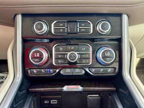 Used 2023 GMC Yukon XL Denali image 24