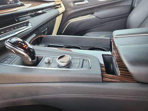 Used 2024 Cadillac Escalade Luxury RWD image 20