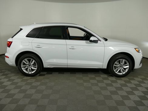 Used 2023 Audi Q5 2.0T Premium w/ Convenience Package AWD/4WD image 2