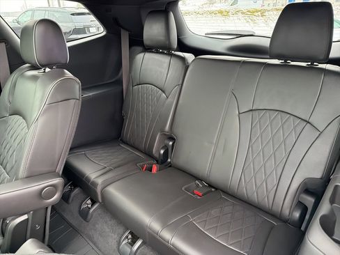 Used 2024 Buick Enclave Avenir w/ Avenir Technology Package image 26