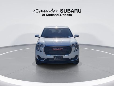 Used 2024 GMC Terrain SLE FWD image 3