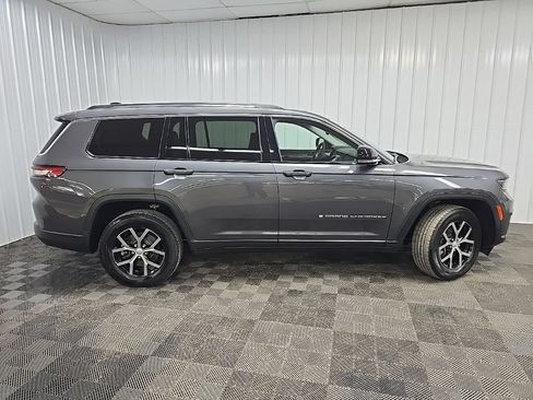 Used 2023 Jeep Grand Cherokee L Limited AWD/4WD image 2