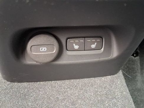 Certified 2023 Volvo XC40 B5 Plus w/ Protection Package Premier AWD/4WD image 11