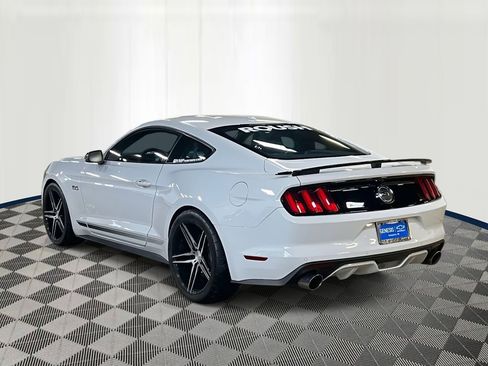 Used 2016 Ford Mustang GT Premium image 4