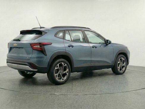 Used 2025 Chevrolet Trax LT image 9