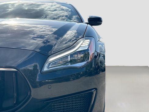 Used 2022 Maserati Quattroporte Modena RWD image 9