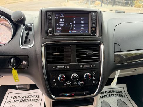 Used 2019 Dodge Grand Caravan SE FWD image 21