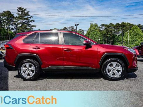 Used 2019 Toyota RAV4 XLE w/ Convenience Package image 9