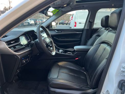 Used 2022 Jeep Grand Cherokee Limited 4xe image 17