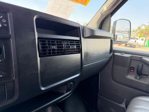 Used 2007 Chevrolet Express 3500 RWD image 25