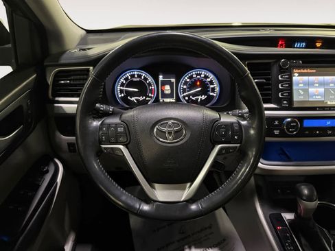 Used 2017 Toyota Highlander Limited Platinum image 17