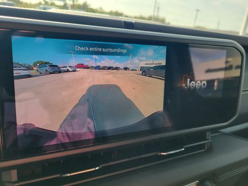 Used 2024 Jeep Gladiator Sport image 22