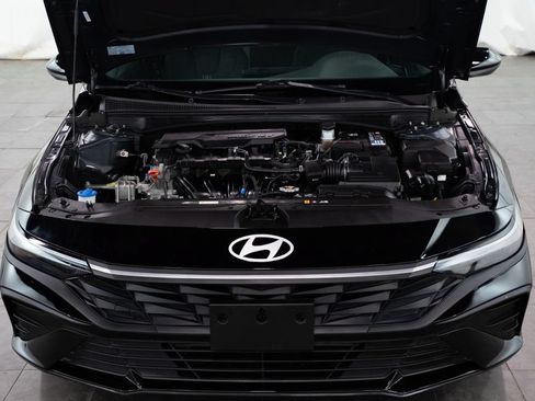 Used 2024 Hyundai Elantra SEL FWD image 3