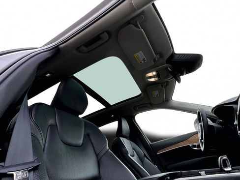 Certified 2023 Volvo XC90 B6 Plus image 28