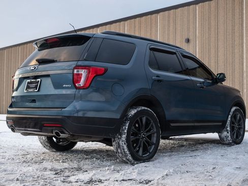Used 2019 Ford Explorer XLT w/ XLT Sport Appearance Package image 9