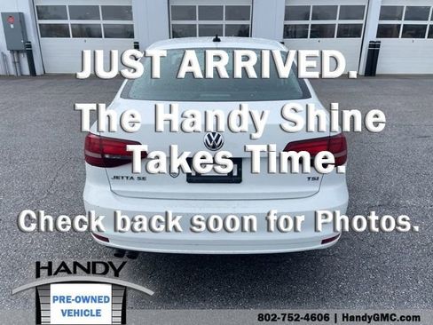 Used 2017 Volkswagen Jetta SE image 6