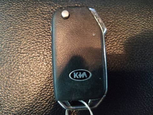 Used 2020 Kia Forte LXS FWD image 32