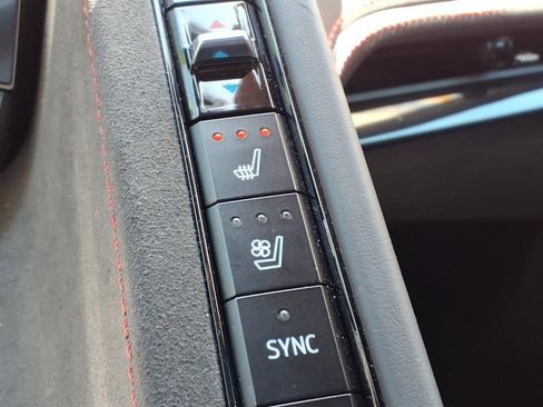 Used 2023 Chevrolet Corvette Stingray Premium Conv w/ Z51 Performance Package RWD image 6