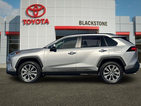 Certified 2019 Toyota RAV4 Limited AWD/4WD image 6