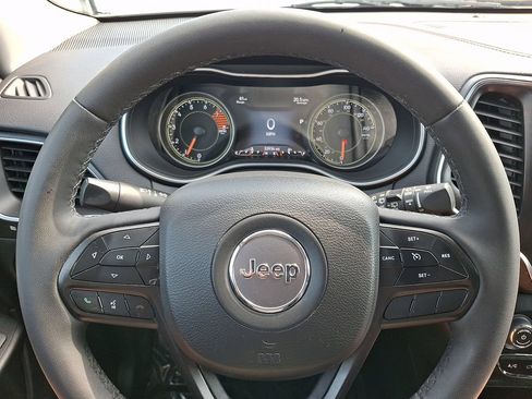 Used 2022 Jeep Cherokee Trailhawk w/ Comfort/Convenience Group AWD/4WD image 18