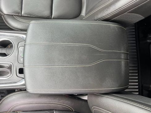 Used 2023 Chevrolet Traverse LT w/ Rear Camera Mirror Package AWD/4WD image 32