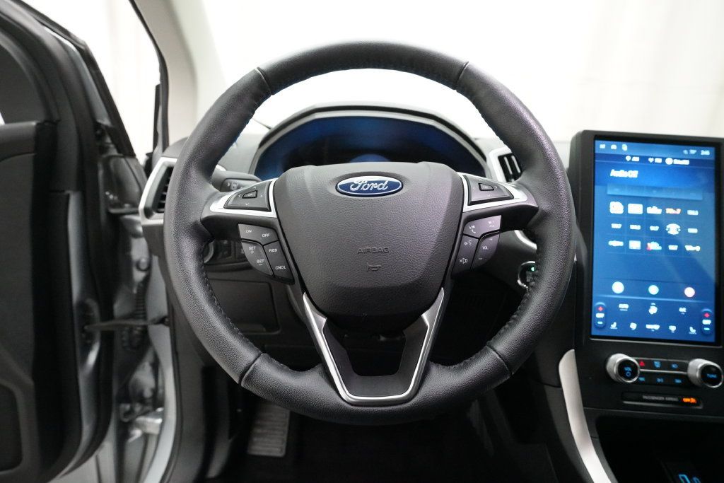 Used 2024 Ford Edge SEL w/ Convenience Package AWD/4WD image 4