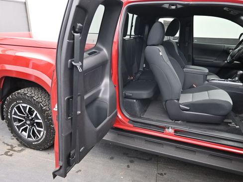 Used 2020 Toyota Tacoma TRD Sport image 10