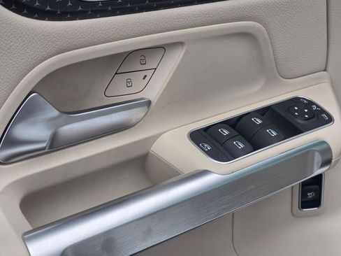 New 2026 Mercedes-Benz GLB 250 4MATIC image 35
