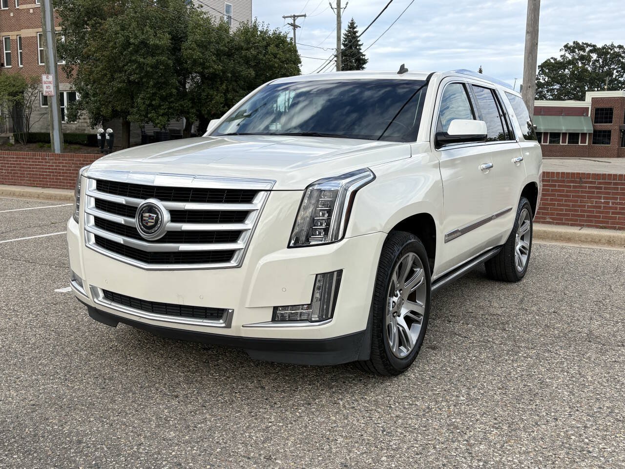 Used 2015 Cadillac Escalade Premium AWD/4WD image 4