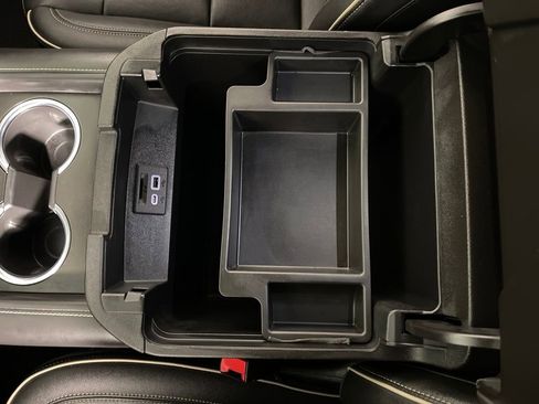 Used 2021 GMC Yukon SLT w/ Rear Media and Nav Package image 23