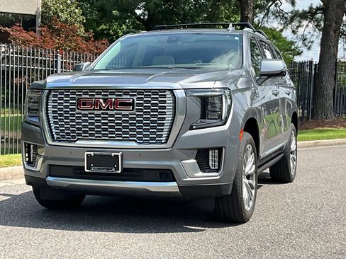 Used 2021 GMC Yukon Denali w/ Denali Premium Package AWD/4WD image 2