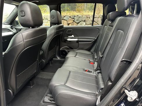 Used 2020 Mercedes-Benz GLB 250 4MATIC w/ Premium Package image 11