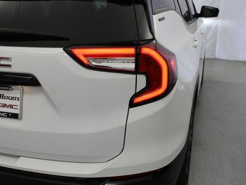 Used 2022 GMC Terrain SLE w/ Driver Convenience Package FWD image 11