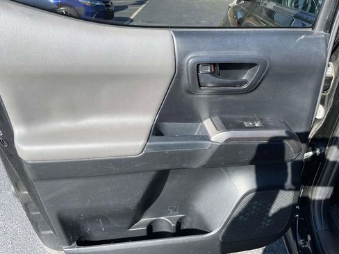 Used 2018 Toyota Tacoma SR5 w/ SR5 Appearance Package (SM) image 19
