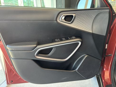 Used 2022 Kia Soul LX FWD image 17