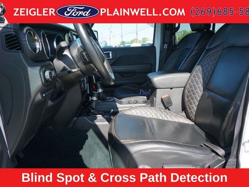 Used 2022 Jeep Wrangler Unlimited Sahara AWD/4WD image 16