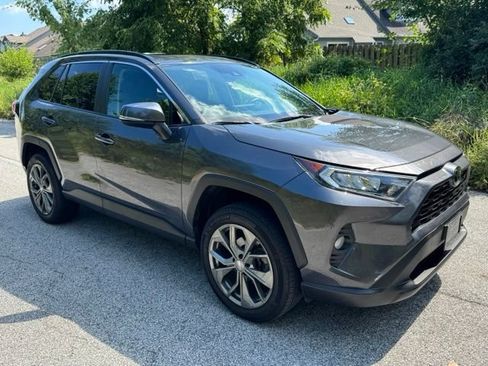 Used 2021 Toyota RAV4 XLE Premium AWD/4WD image 4