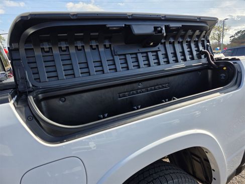 New 2026 RAM 1500 4x4 Crew Cab image 23