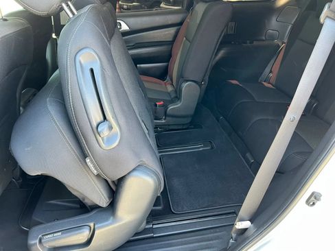 Used 2019 Nissan Pathfinder SV w/ Cargo Package AWD/4WD image 12