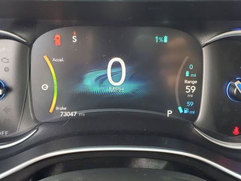 Used 2020 Chrysler Pacifica Limited FWD image 11