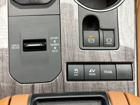 Used 2021 Toyota Highlander Platinum AWD/4WD image 18