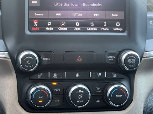Used 2019 RAM 1500 Laramie AWD/4WD image 13